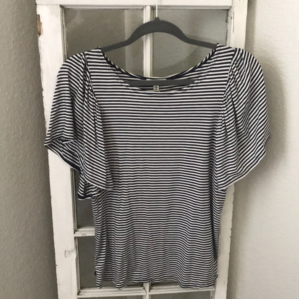 Black and white stripe top